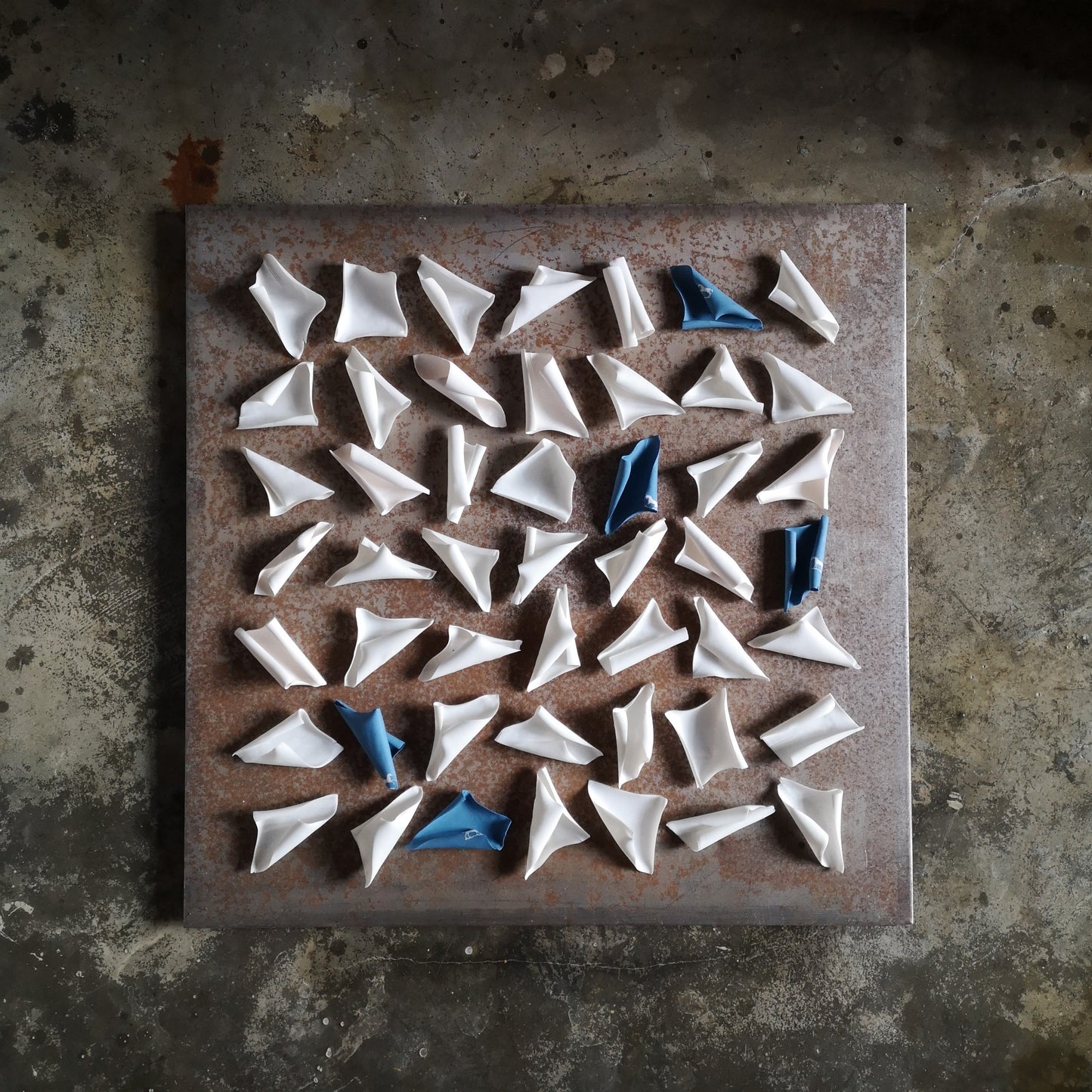 2086b Clay Con Moto A Homage to Wedgewood (Blue)