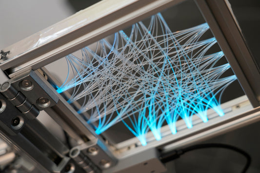 4166a Weaving Strings 織弦